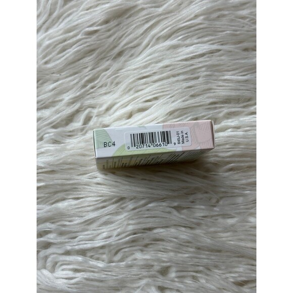 Clinique Stay Matte Sheer Pressed Powder Foundation 01 Stay Buff - Picture 7 of 11